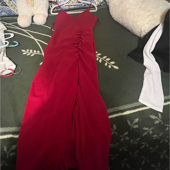 I’m selling a long (floor length), red, size small, Windsor dress,only worn once - Picture 3 of 3